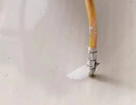 福贡瓷砖空鼓维修公司专业解答在瓷砖铺贴过程中，如果使用的砂料过粗（如全部使用了粗砂），可能会导致以下问题